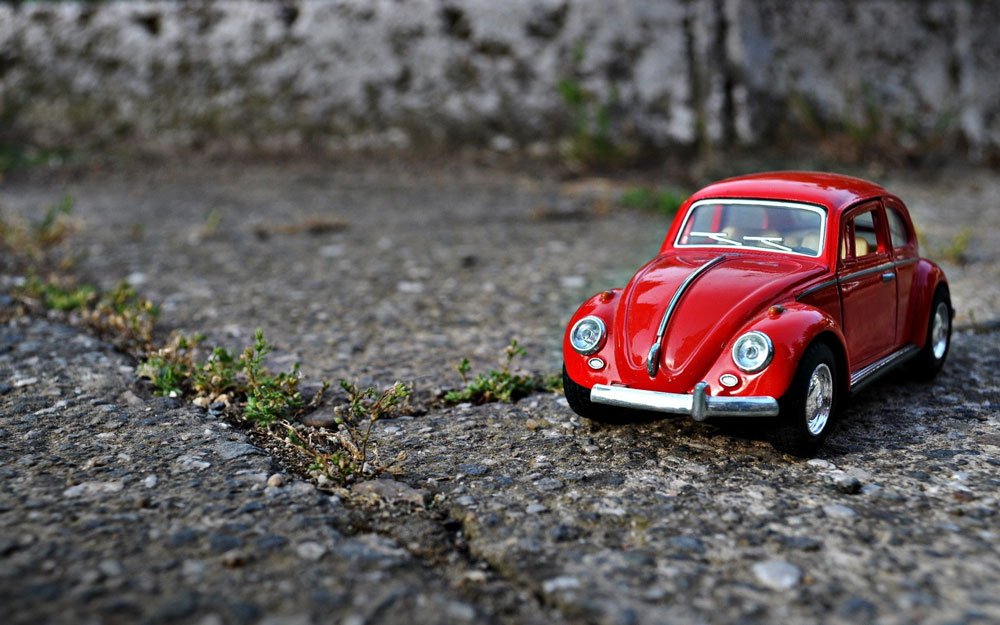 volkswagen-beetle-red-toy-car-macro-close-up